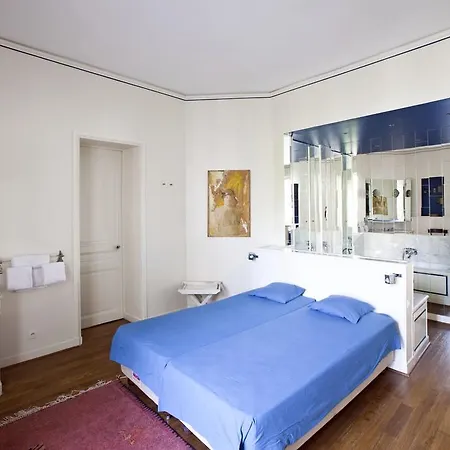 Rue De La Pompe Halldis Paris